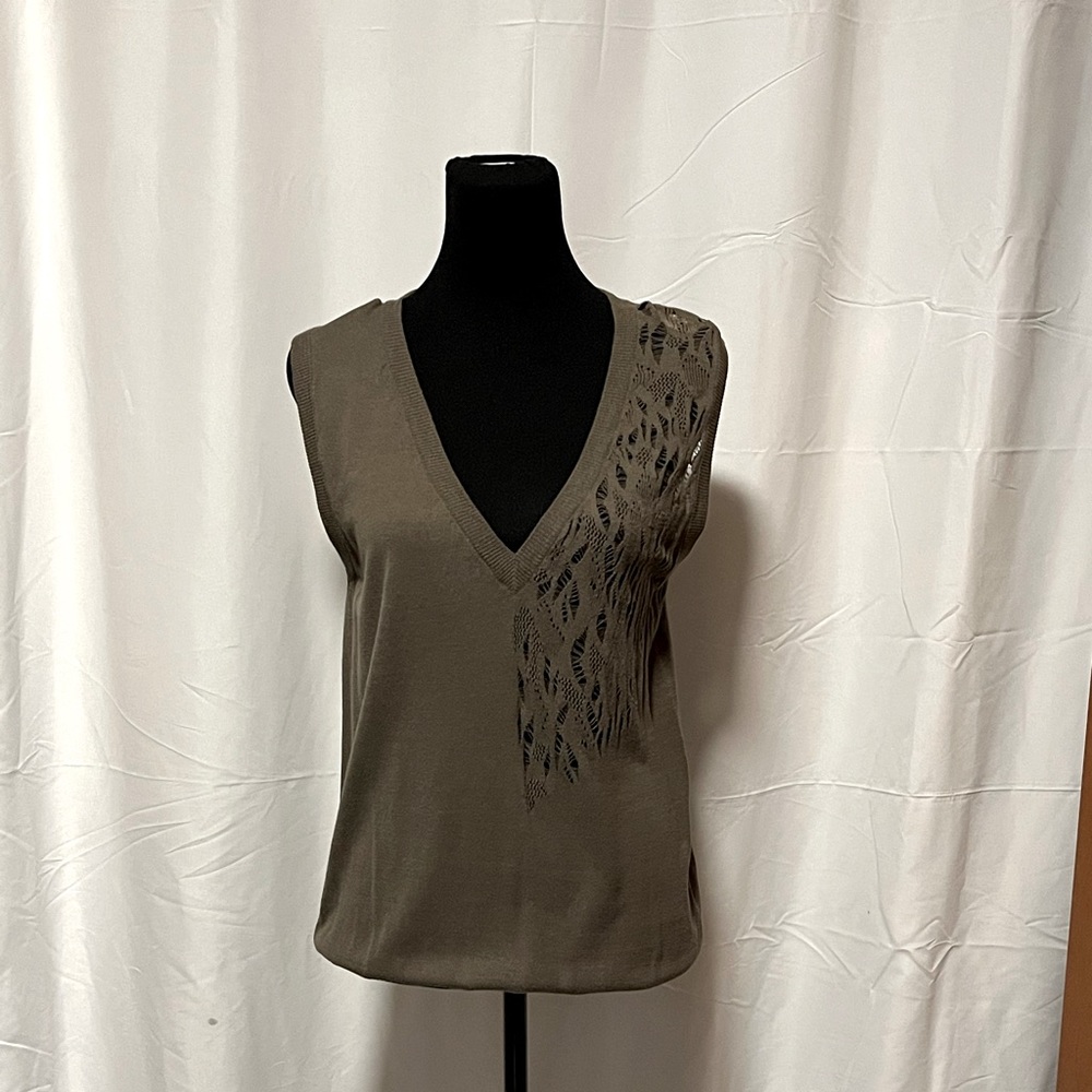 Love 21  NWT lightweight sleeveless sweater